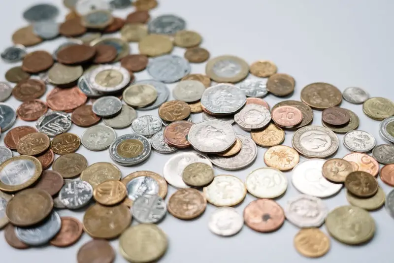 Dólar recua a R$5,15 com influxo estrangeiro