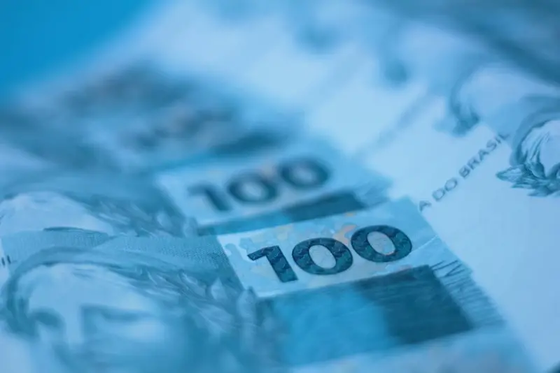 Tensões no Golfo Pérsico põem pressão em FIIs: riscos à Selic e juros