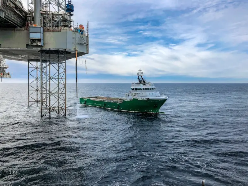 Petrobras e petroleiras recuam após queda do petróleo e fala de Bessent