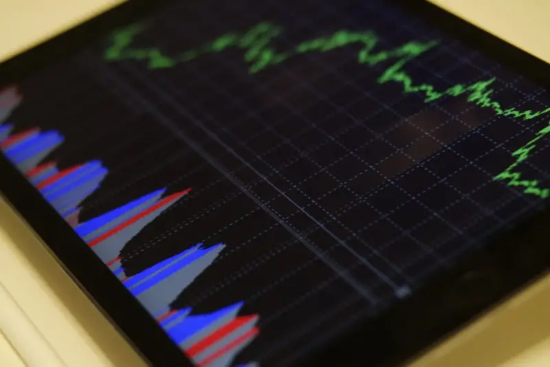 Boletim Focus: Mercado eleva Selic para 12,13% e reduz projeção do dólar