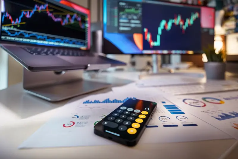Ibovespa Futuro recua para 183 mil pontos com foco em Trump e Irã