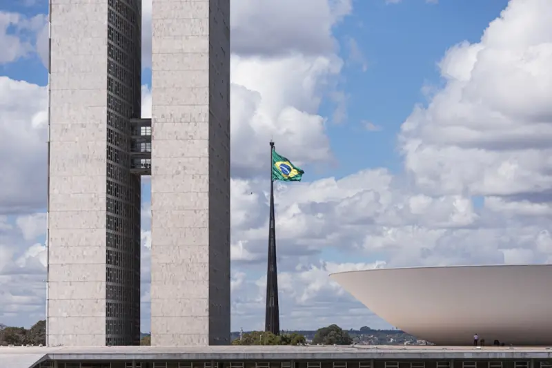 DI Futuros saltam com ameaça de greve de caminhoneiros e risco inflacionário