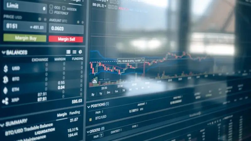 Dólar cai a R$ 5,21 com alívio geopolítico e cenário eleitoral no radar