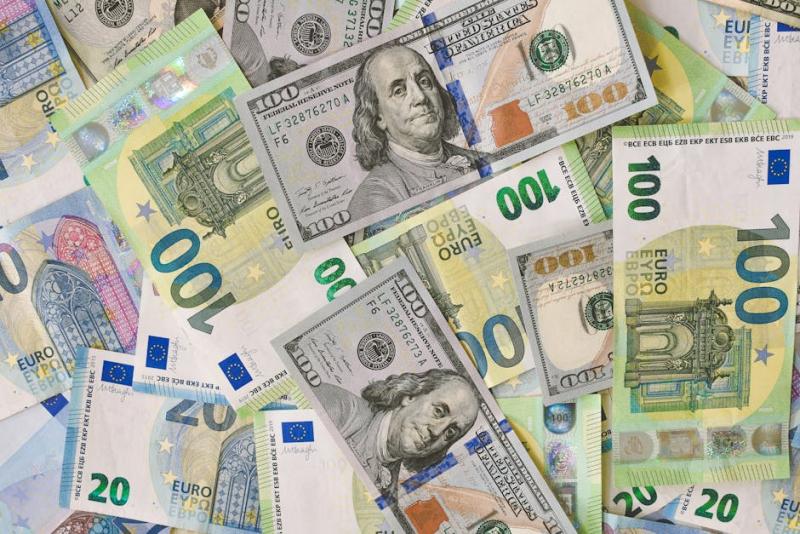 Ataques cortam 600 mil barris/dia na produção saudita