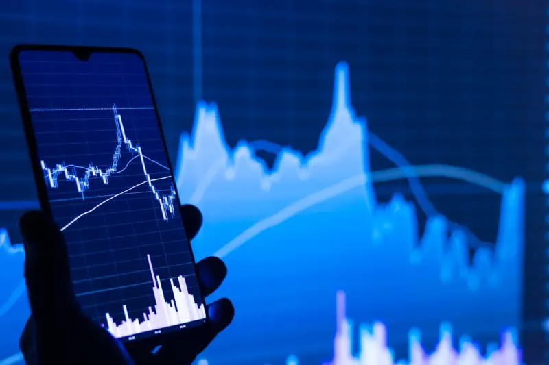 Leilão de 700 MHz: Anatel confirma 8 interessados e R$ 2 bi em investimentos