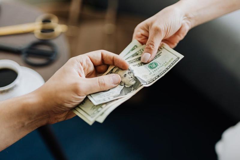 Dólar opera estável a R$ 4,973 com extensão do cessar-fogo EUA-Irã