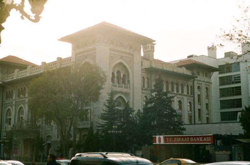 Banco do Brasil (BBAS3) projeta recuperação gradual após pior ano histórico