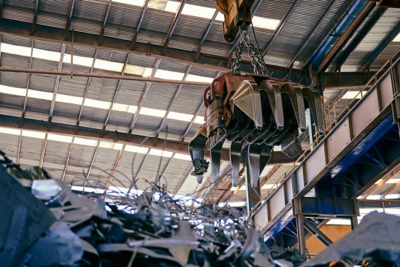 Ibovespa cai para 188 mil pontos com IPCA-15 e pressão externa