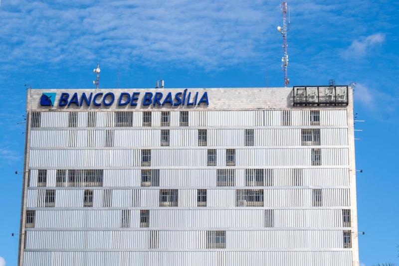 Goldman rebaixa BBAS3 para venda e corta preço-alvo para R$ 21