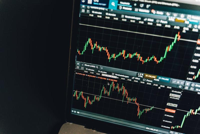 OMC corta 10% do orçamento em 2026 após atrasos de contribuições