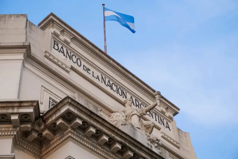 BBAS3 abre pressionada após lucro cair 53,5% no 1º tri de 2026