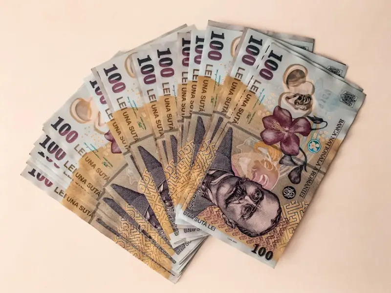 Divisões no Fed apontam para possível alta de juros com inflação persistente