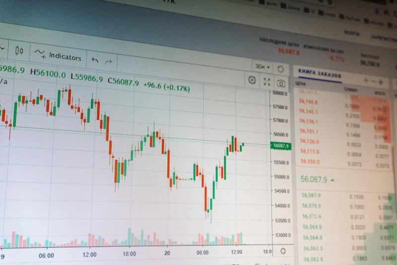 B3 (B3SA3): JPMorgan eleva preço-alvo para R$ 19 após recompra de ações