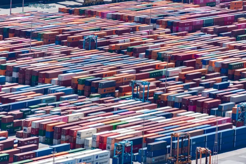 EcoRodovias (ECOR3) firma contrato de transição de 12 meses com APS
