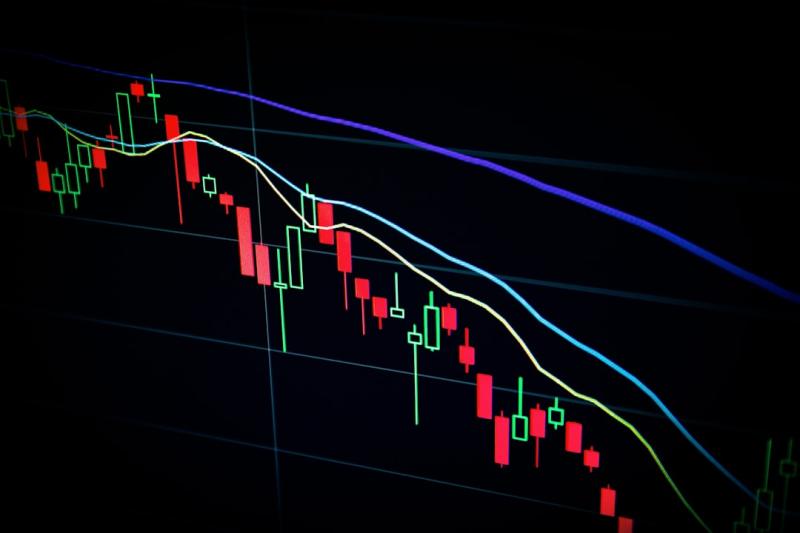 Gestoras Multimercados Invertem Posição no Dólar e Reduzem Exposição à B3