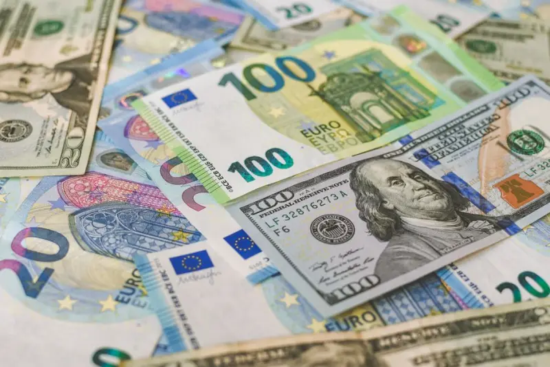 Super Quarta e Dólar: Câmbio em zona de inflexão e riscos cambiais