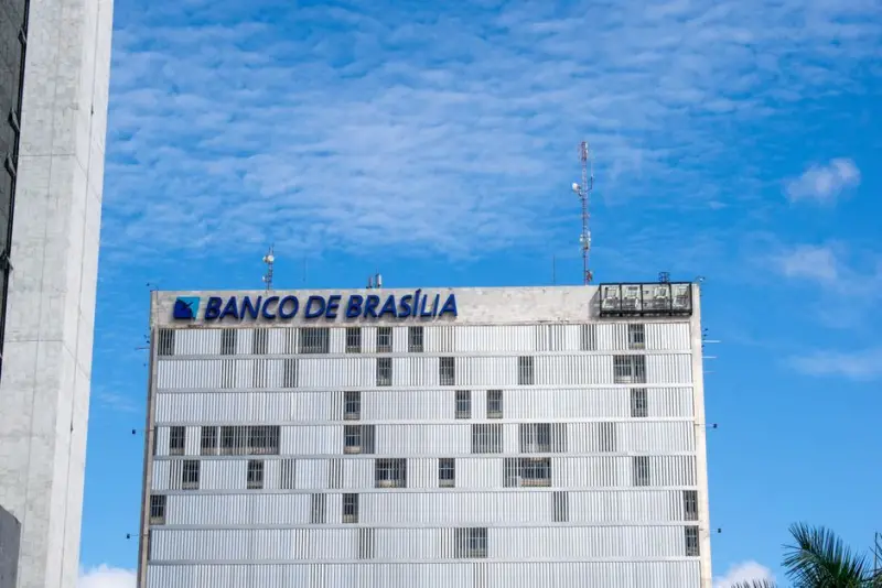 Bradesco BBI mantém Itaú como favorito e reduz preços-alvo de BB e Santander