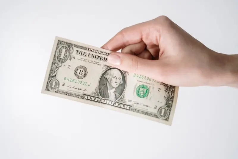 Taxas de Renda Fixa: CDBs, LCIs e LCAs com Dólar a R$ 5,20
