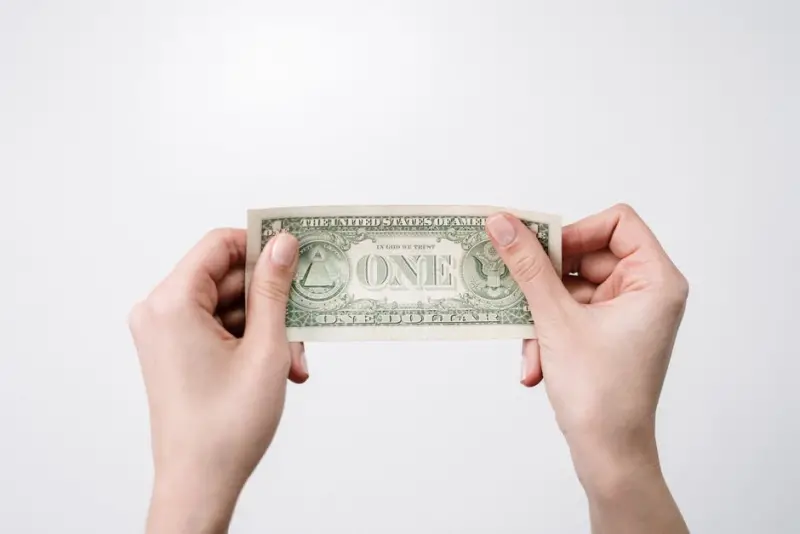 Ouro retoma US$ 4 mil com PCE abaixo do esperado e dólar em recuo