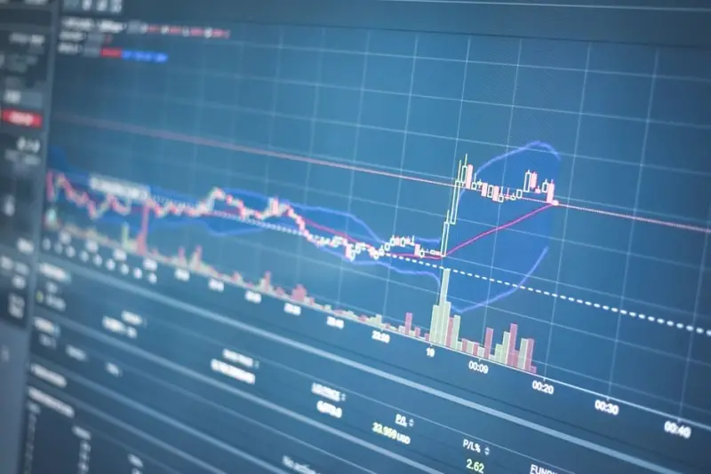 Mercado Hoje: Ibovespa Futuro Ganha Fôlego, Dólar Recua e Juros Recuam na Curva
