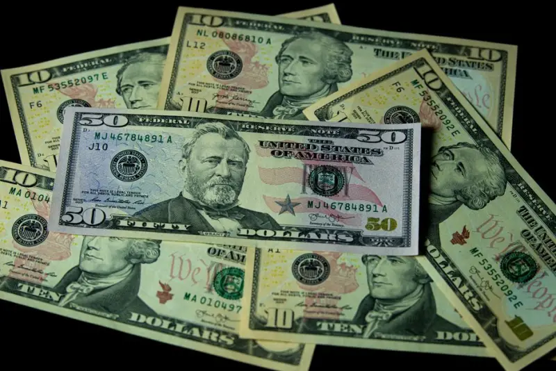 Dólar comercial avança 0,42% e cotado a R$ 5,15 com tensões no Oriente Médio