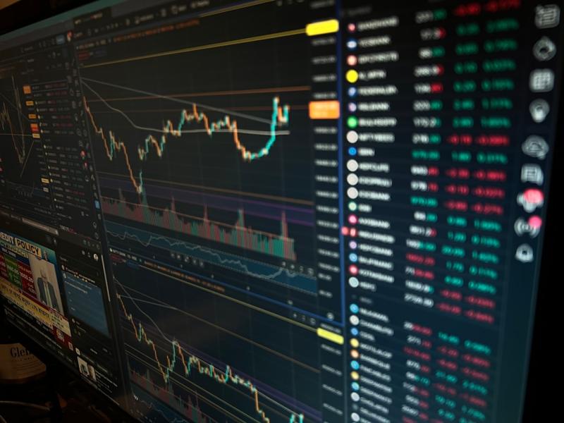 Curva de DI descola de Treasuries com pressão fiscal e eleitoral no Brasil