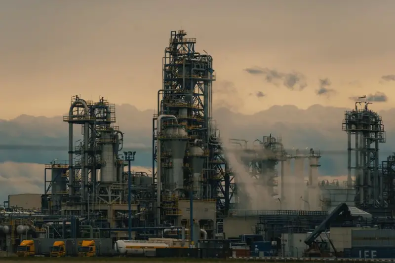 Petrobras e Petróleo Disparam com Escalada Geopolítica EUA-Irã