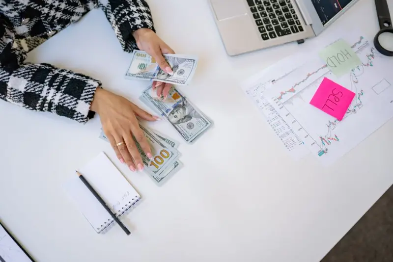 Vivo e TIM: expectativas para o 2T26, projeções dos bancos e divergência de preços-alvo