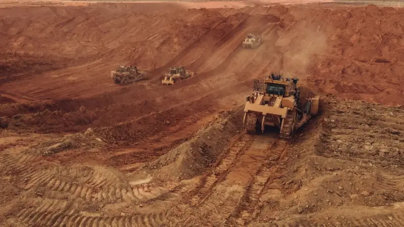 Tarifa de 25% dos EUA entra em vigor e Ibovespa avança com commodities