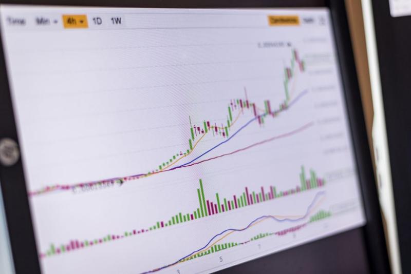 ISA Energia (ISAE3, ISAE4) define preço de R$ 27 e capta R$ 1,2 bi com follow-on