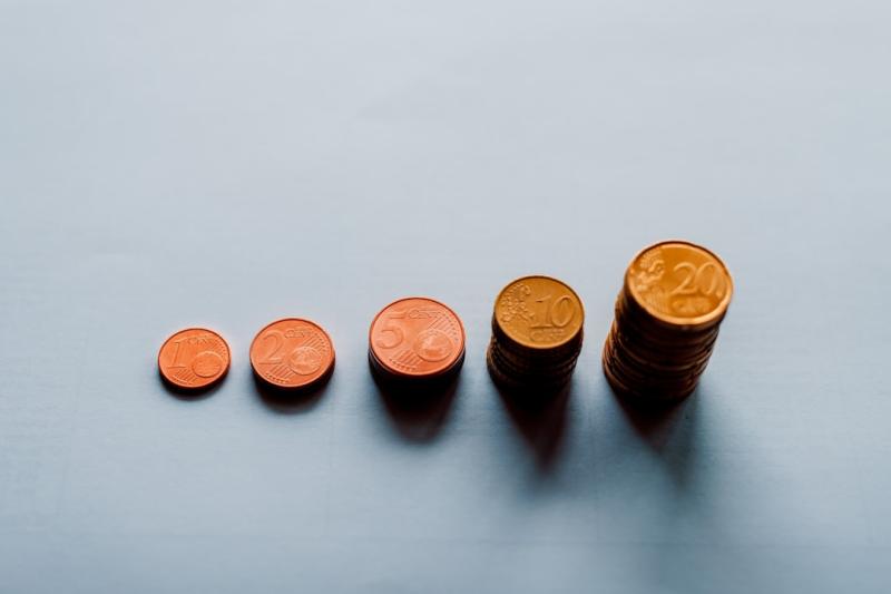 Selic alta redefine alocação em FIIs: recebíveis CDI versus fundos físicos