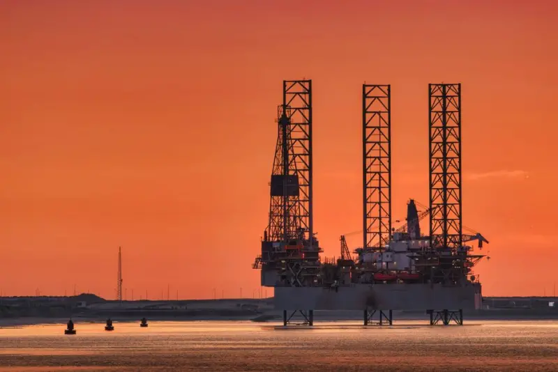 Petrobras (PETR3/PETR4) bate recordes de produção e refino no 2T26