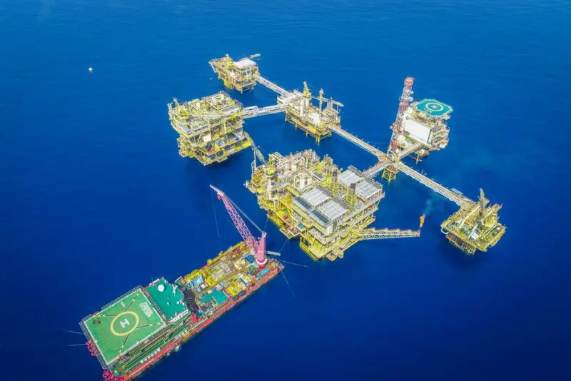 Petrobras sobe mais de 2% com petróleo em alta e produção recorde