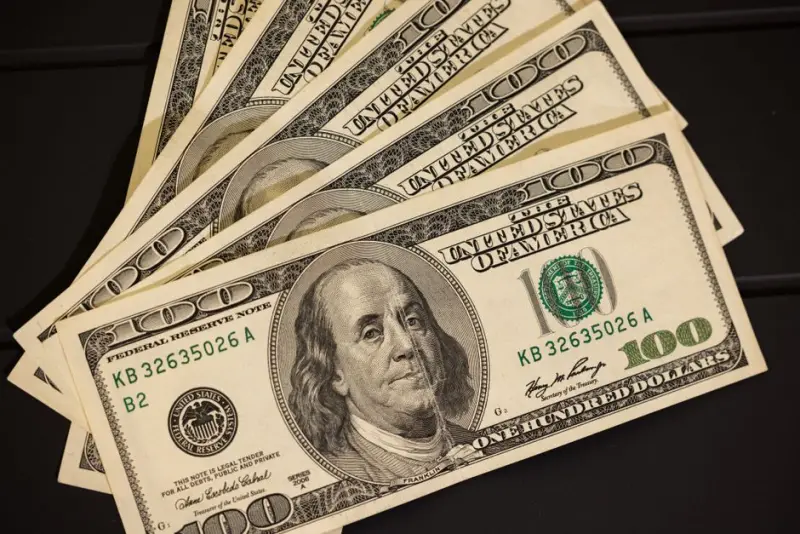 Pessimismo Recorde no Mercado: Descolamento Fiscal Antes da Decisão do Copom