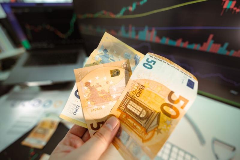 Itaú (ITUB4) reporta lucro de R$ 12,4 bi no 2T26 e mantém ROE elevado