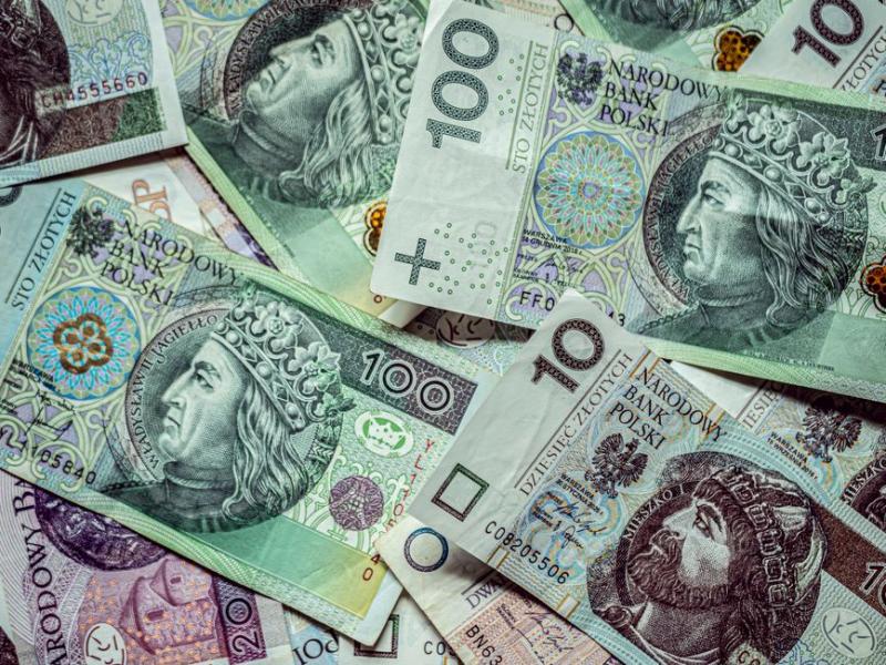 Dólar recua 0,32% a R$ 5,116 com pesquisa eleitoral e expectativas do Copom