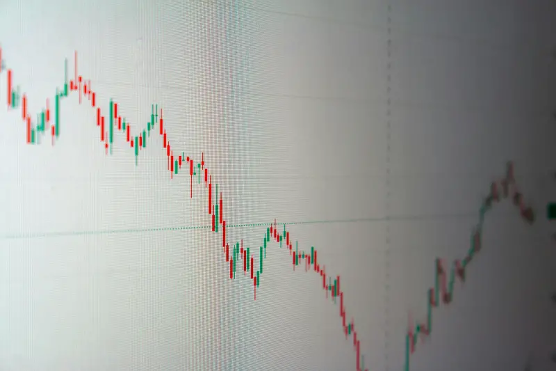 Inflação alta nos EUA: o recado de Kashkari e o que muda no Brasil