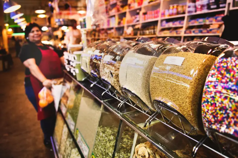 AZZA3 salta 18%: a venda da Farm Rio e a divisão 57,4%/42,6%