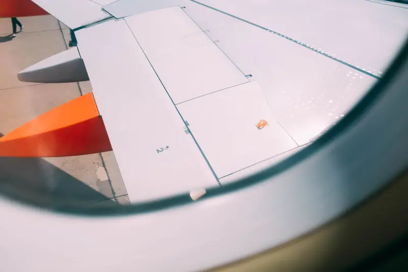 Embraer entrega 66 aeronaves: recorde no 3T26 e o que muda para quem investe