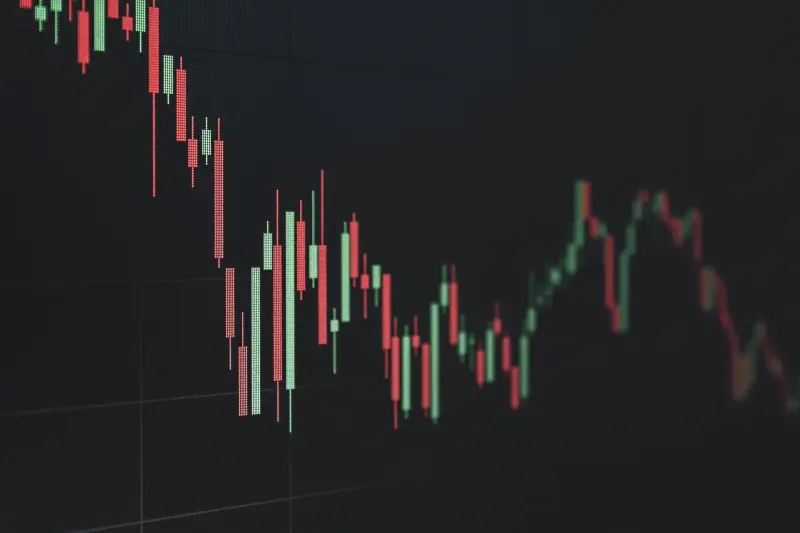 Multimercado com CDI + 4,36%: o que a descorrelação muda na carteira