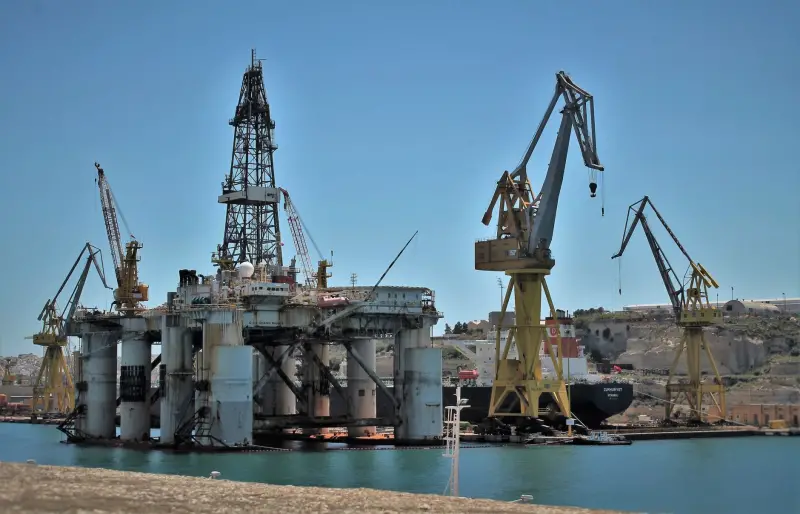 Petrobras acha petróleo em 2 níveis: o prazo até saber se vale produzir
