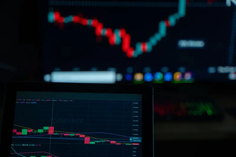 Ibovespa em recorde real: o que a alta de 7,70% muda para quem investe