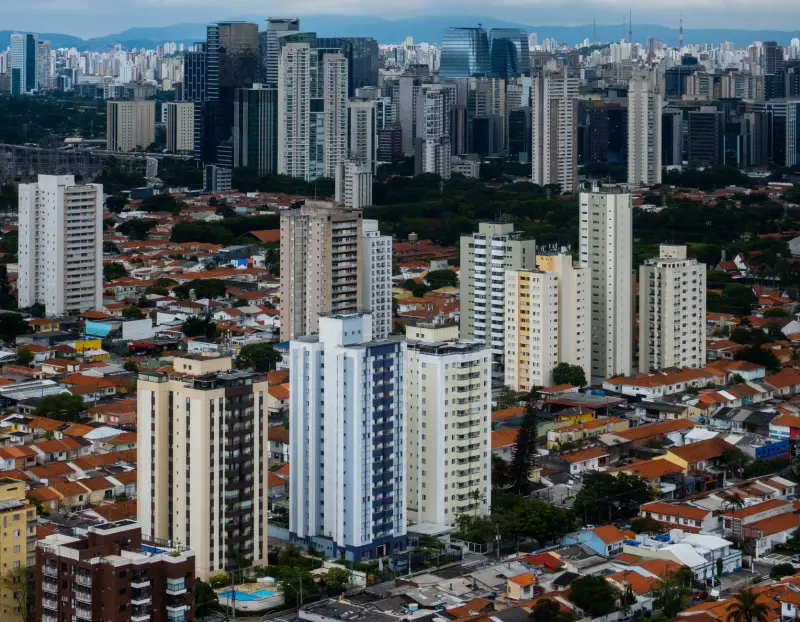 Ibovespa aos 200 mil pontos: R$ 9,6 bi externos e o alerta da XP