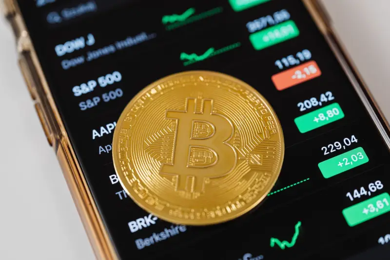 Baleia de Bitcoin move R$ 1,9 bilhão após seis anos de inatividade