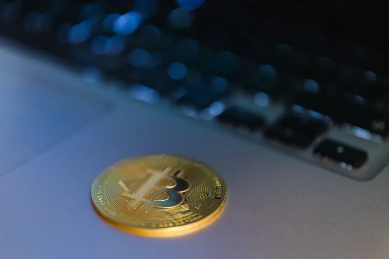 França aprova imposto de 31,4% sobre troca de cripto por stablecoin